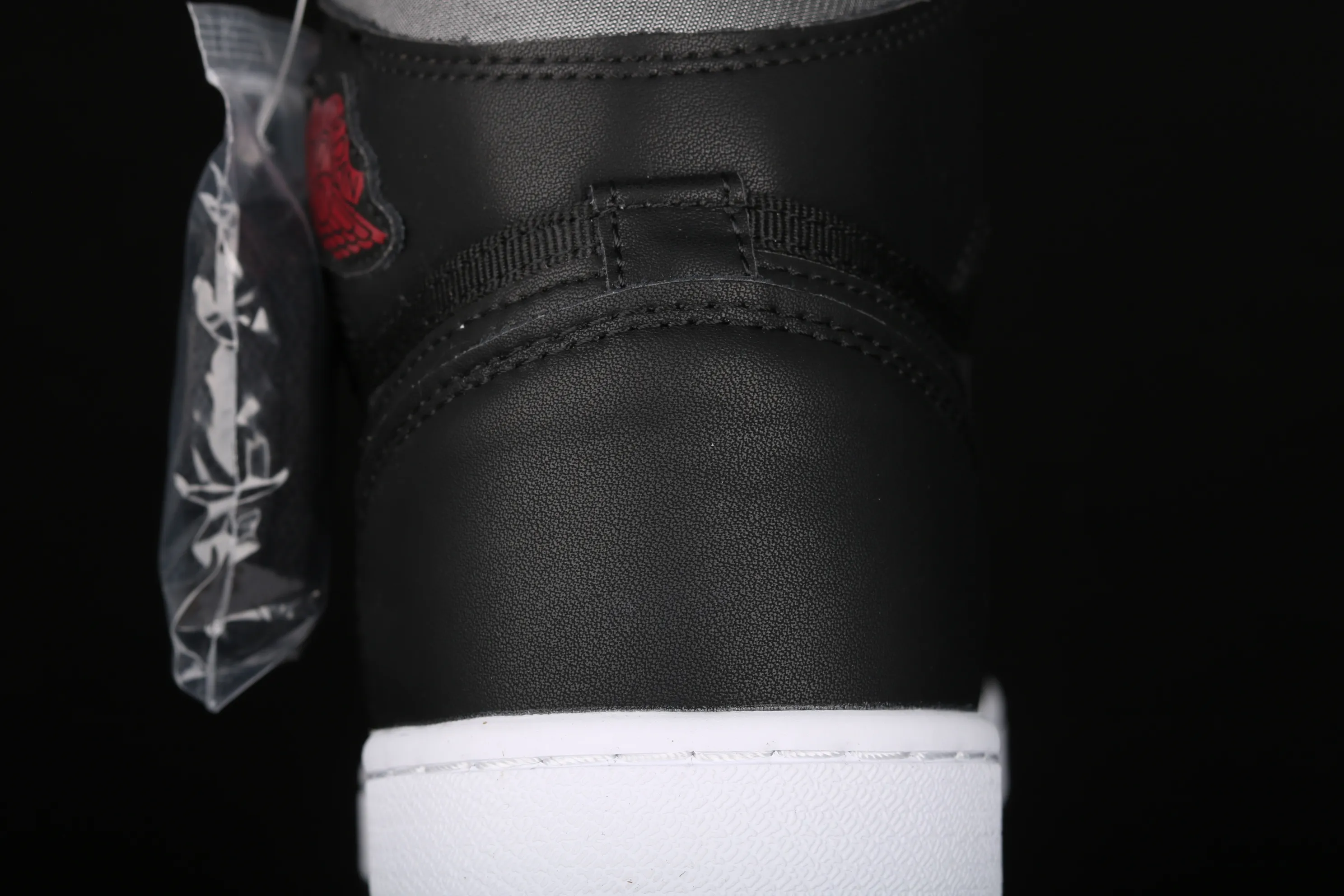 All categories Air Jordan Jordan series basketball shoes Air Jordan 1 High Air Jordan 1 Retro High OG AJ1 Joe 1 black and red silk high-top basketball shoes 555088-060